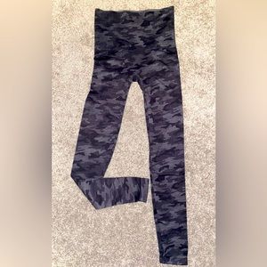 New- SPANX Camo Leggings